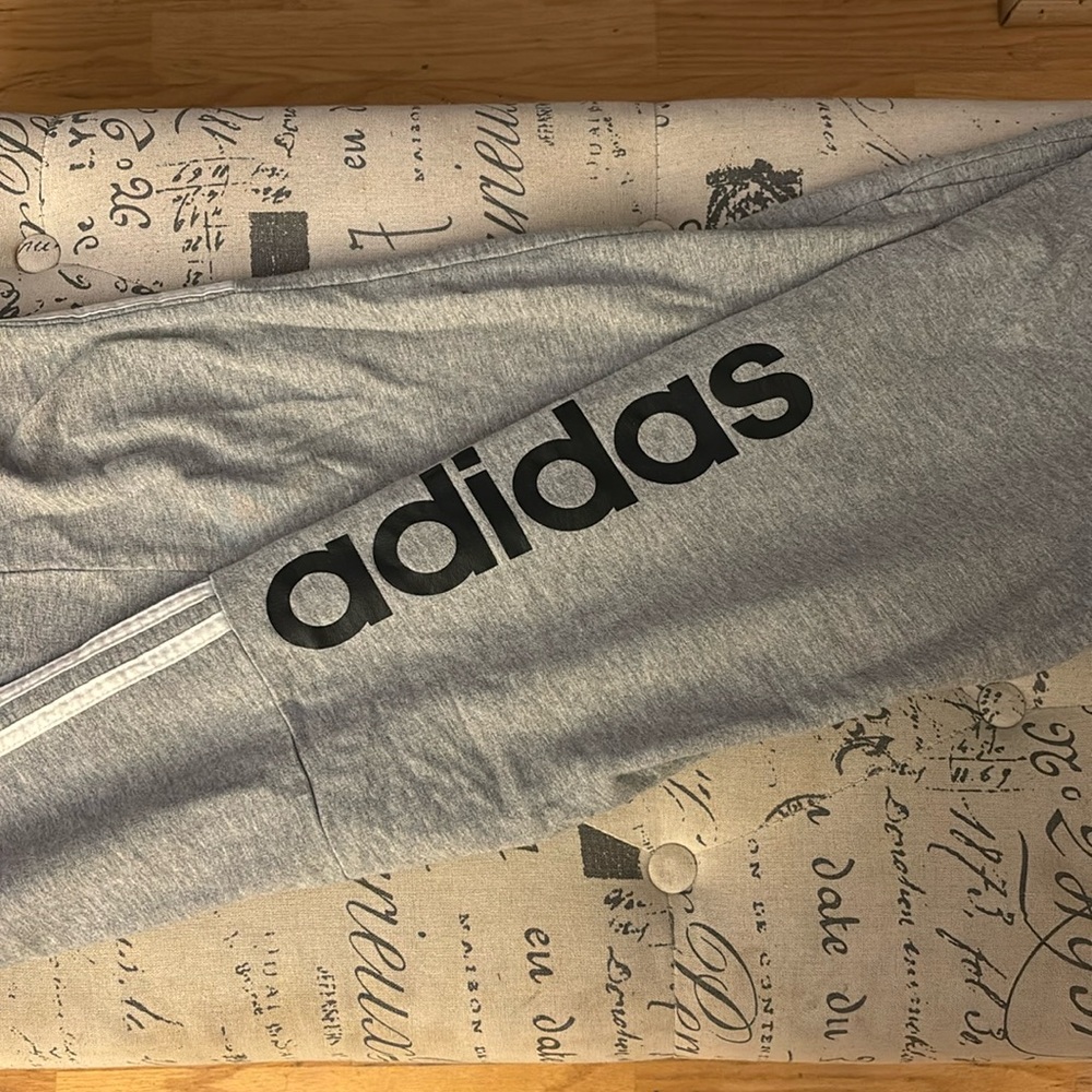 Size medium Adidas gray sweatpants brand new